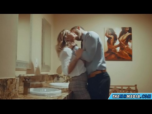 ❤️ Når en barmfagre blondine forfører deg på et offentlig toalett ☑ Porno hos oss no.pornhills-com.ru ❌